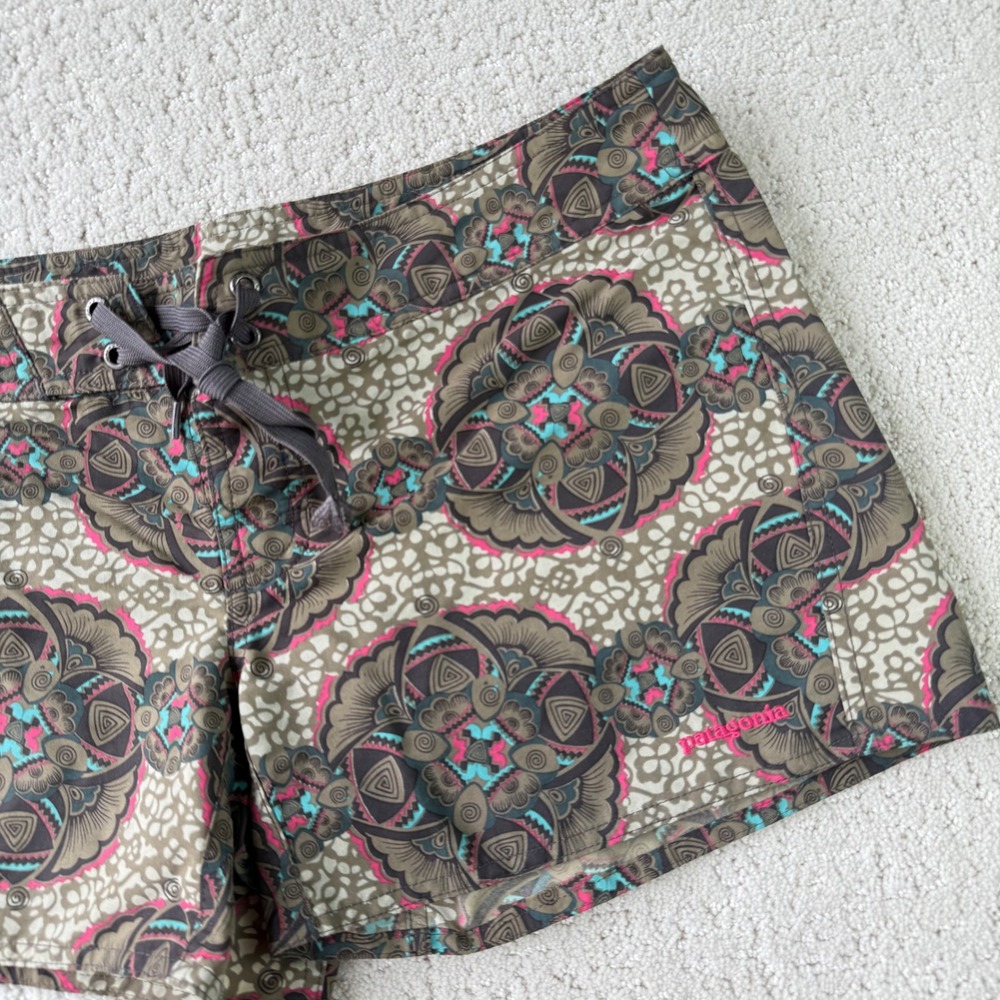 Patagonia Women's wavefarer Board Swim Shorts Bedouin Flash Pink Print S Sizeโ 4
